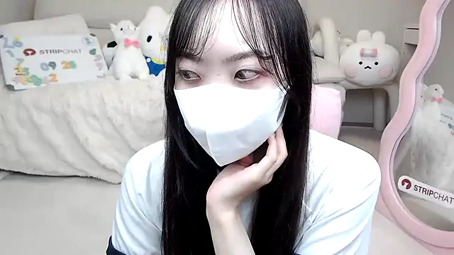 Snapshot of momo_room chatting on 28, 9, 2025 momo room online show from 28, 9, 2025