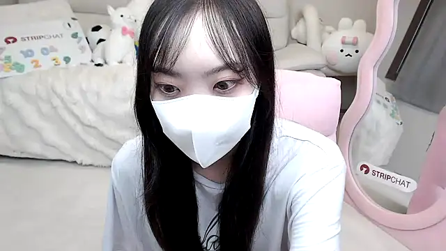 Snapshot of momo_room chatting on 4, 10, 2025 momo room online show from 4, 10, 2025