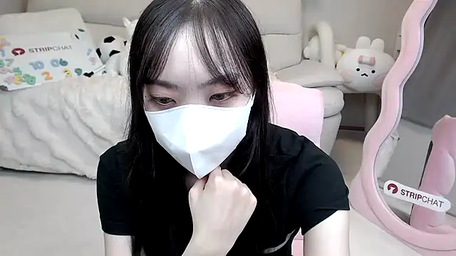 Snapshot of momo_room chatting on 6, 10, 2025 momo room online show from 6, 10, 2025