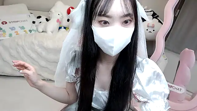 Snapshot of momo_room chatting on 18, 10, 2025 momo room online show from 18, 10, 2025