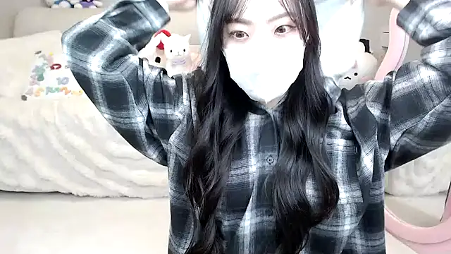 Snapshot of momo_room chatting on 25, 10, 2025 momo room online show from 25, 10, 2025