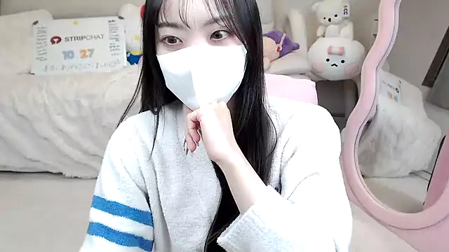 Snapshot of momo_room chatting on 27, 10, 2025 momo room online show from 27, 10, 2025