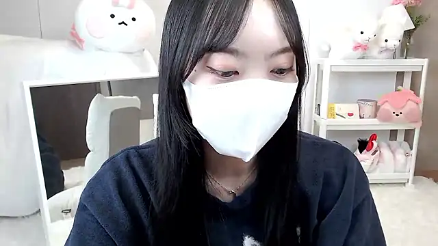 Snapshot of momo_room chatting on 10, 4, 2026 momo room online show from 10, 4, 2026