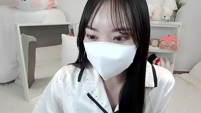 Snapshot of momo_room chatting on 15, 5, 2026 momo room online show from 15, 5, 2026
