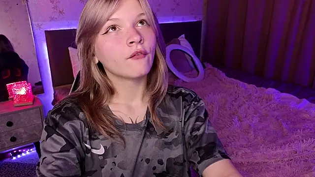 Snapshot of LitaBrom chatting on 2, 12, 2024 LitaBrom online show from 2, 12, 2024