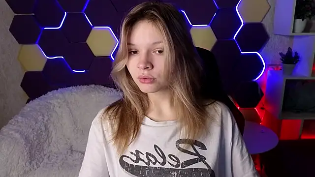 Snapshot of LitaBrom chatting on 12, 1, 2025 LitaBrom online show from 12, 1, 2025