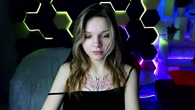 Snapshot of LitaBrom chatting on 2, 2, 2025 LitaBrom online show from 2, 2, 2025