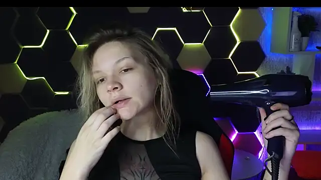 Snapshot of LitaBrom chatting on 3, 2, 2025 LitaBrom online show from 3, 2, 2025