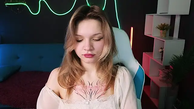 Snapshot of LitaBrom chatting on 5, 2, 2025 LitaBrom online show from 5, 2, 2025