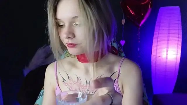 Snapshot of LitaBrom chatting on 14, 2, 2025 LitaBrom online show from 14, 2, 2025