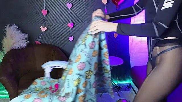 Snapshot of LitaBrom chatting on 19, 2, 2025 LitaBrom online show from 19, 2, 2025