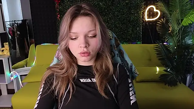 Snapshot of LitaBrom chatting on 3, 3, 2025 LitaBrom online show from 3, 3, 2025