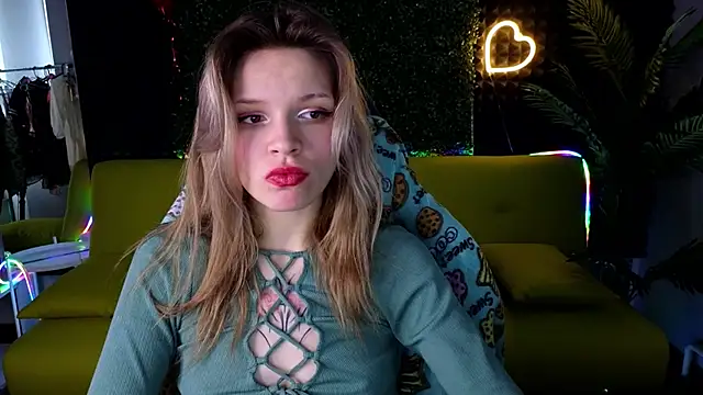 Snapshot of LitaBrom chatting on 13, 3, 2025 LitaBrom online show from 13, 3, 2025