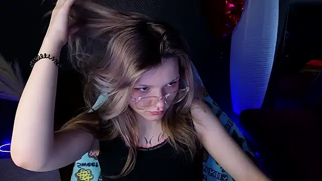 Snapshot of LitaBrom chatting on 15, 3, 2025 LitaBrom online show from 15, 3, 2025