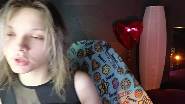 Snapshot of LitaBrom chatting on 19, 3, 2025 LitaBrom online show from 19, 3, 2025