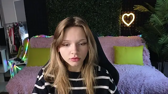 Snapshot of LitaBrom chatting on 1, 10, 2025 LitaBrom online show from 1, 10, 2025