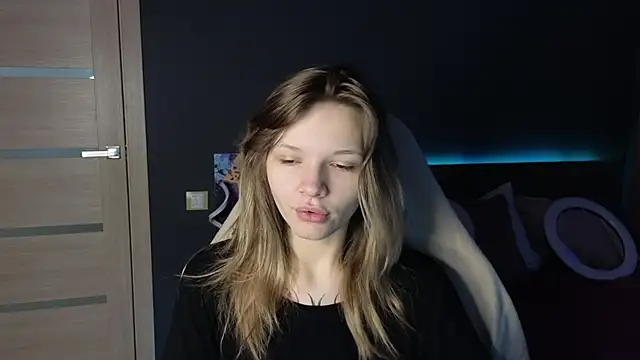 Snapshot of LitaBrom chatting on 3, 10, 2025 LitaBrom online show from 3, 10, 2025