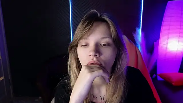 Snapshot of LitaBrom chatting on 5, 10, 2025 LitaBrom online show from 5, 10, 2025