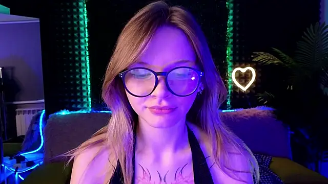 Snapshot of LitaBrom chatting on 7, 10, 2025 LitaBrom online show from 7, 10, 2025