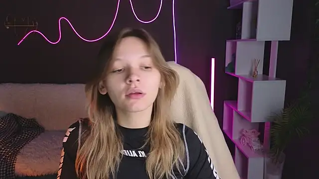 Snapshot of LitaBrom chatting on 10, 10, 2025 LitaBrom online show from 10, 10, 2025