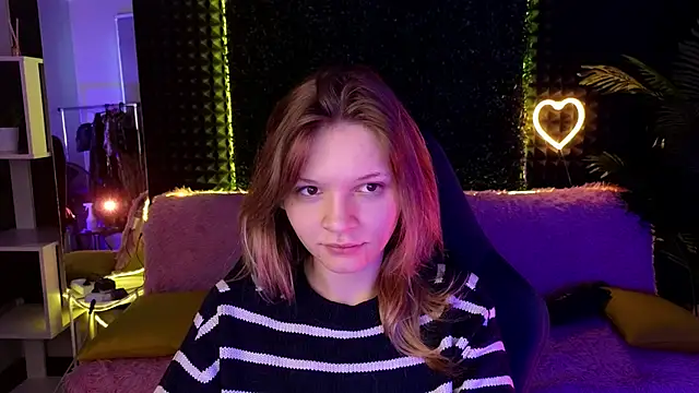 Snapshot of LitaBrom chatting on 11, 10, 2025 LitaBrom online show from 11, 10, 2025