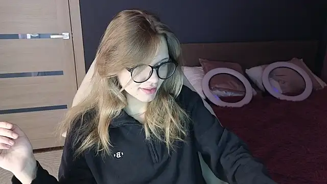 Snapshot of LitaBrom chatting on 18, 10, 2025 LitaBrom online show from 18, 10, 2025