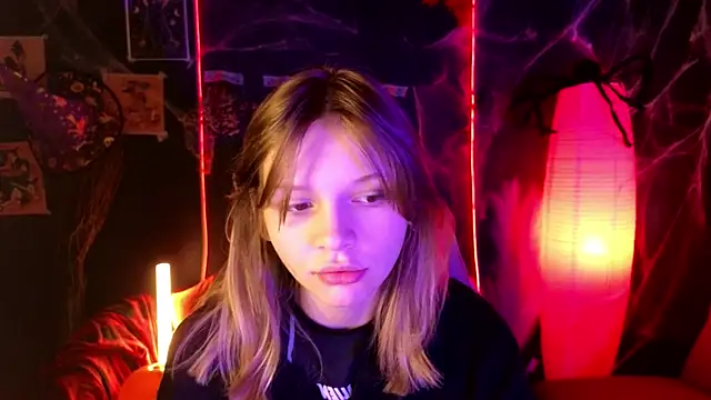 Snapshot of LitaBrom chatting on 19, 10, 2025 LitaBrom online show from 19, 10, 2025