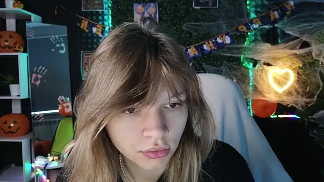 Snapshot of LitaBrom chatting on 21, 10, 2025 LitaBrom online show from 21, 10, 2025