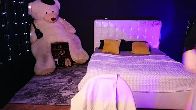 Snapshot of LitaBrom chatting on 14, 11, 2025 LitaBrom online show from 14, 11, 2025