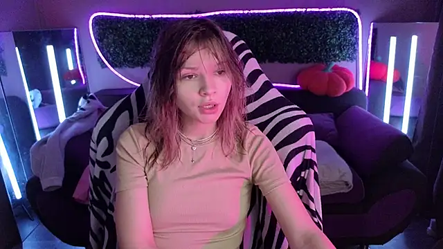 Snapshot of LitaBrom chatting on 18, 11, 2025 LitaBrom online show from 18, 11, 2025