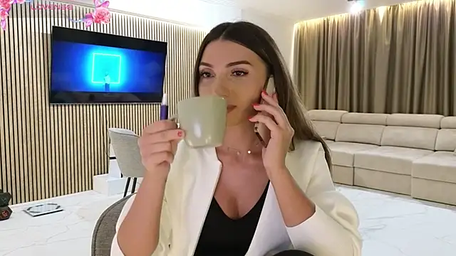 ReyaSophia online show from 6, 10, 2025