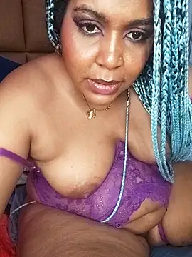 ELLA KELLY online show from 6, 3, 2025