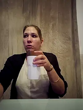 Snapshot of Chatonne69 chatting on 5, 11, 2025 Chatonne69 online show from 5, 11, 2025