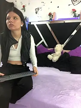 1lovelygirls online show from 4, 10, 2025