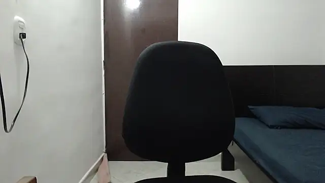 dimitriquiet05 online show from 6, 1, 2025