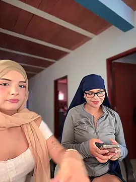 lalilamassu1 online show from 4, 11, 2025