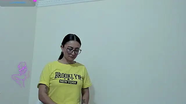 Snapshot of Missmia23 chatting on 3, 3, 2025 Missmia23 online show from 3, 3, 2025