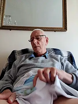 Snapshot of cutaboverest chatting on 15, 5, 2026 cutaboverest online show from 15, 5, 2026