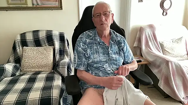 Snapshot of cutaboverest chatting on 3, 6, 2026 cutaboverest online show from 3, 6, 2026