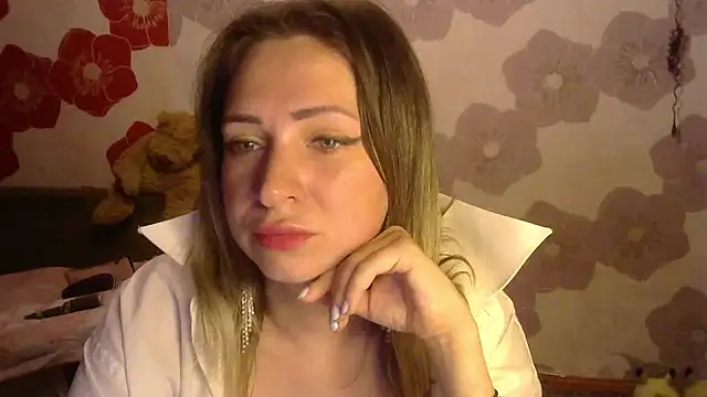 Snapshot of Queen_Daenerys chatting on 15, 9, 2025 Queen Daenerys online show from 15, 9, 2025