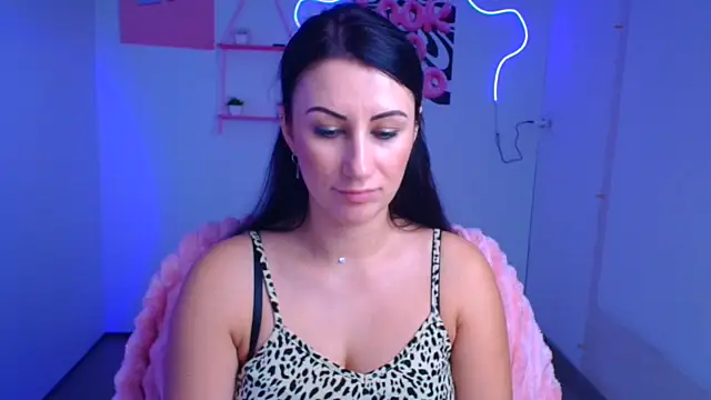 Loren Moa online show from 1, 11, 2025