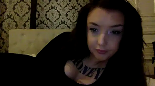 Snapshot of LucyLuxee19 chatting on 2, 12, 2024 LucyLuxee19 online show from 2, 12, 2024