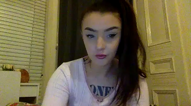 Snapshot of LucyLuxee19 chatting on 5, 12, 2024 LucyLuxee19 online show from 5, 12, 2024