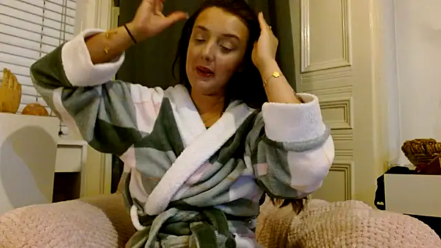 Snapshot of LucyLuxee19 chatting on 10, 2, 2025 LucyLuxee19 online show from 10, 2, 2025