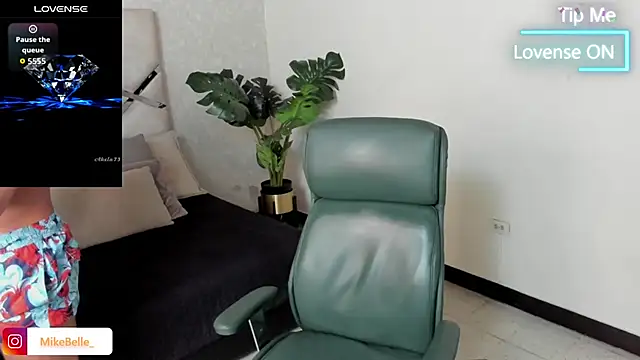 Snapshot of mike_belle chatting on 23, 10, 2025 mike belle online show from 23, 10, 2025