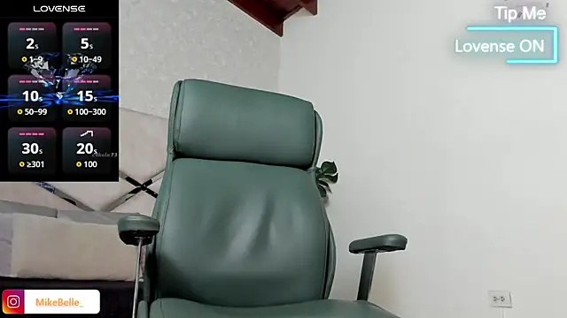 Snapshot of mike_belle chatting on 26, 10, 2025 mike belle online show from 26, 10, 2025