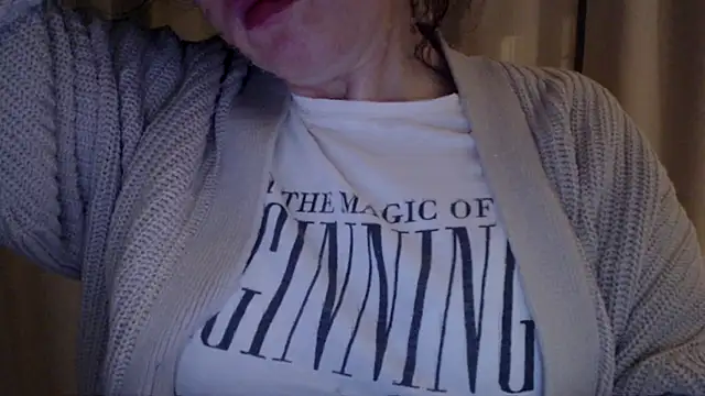 Snapshot of Sandysecret chatting on 5, 11, 2025 Sandysecret online show from 5, 11, 2025