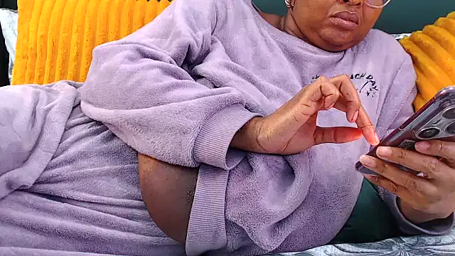 Snapshot of GoddessTitts chatting on 29, 11, 2025 GoddessTitts online show from 29, 11, 2025