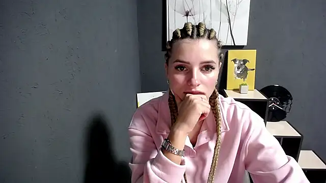 lady olivia  online show from 14, 10, 2025