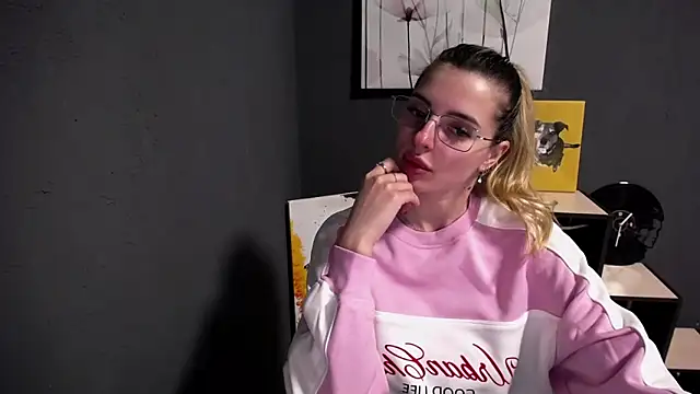 lady olivia  online show from 14, 4, 2026